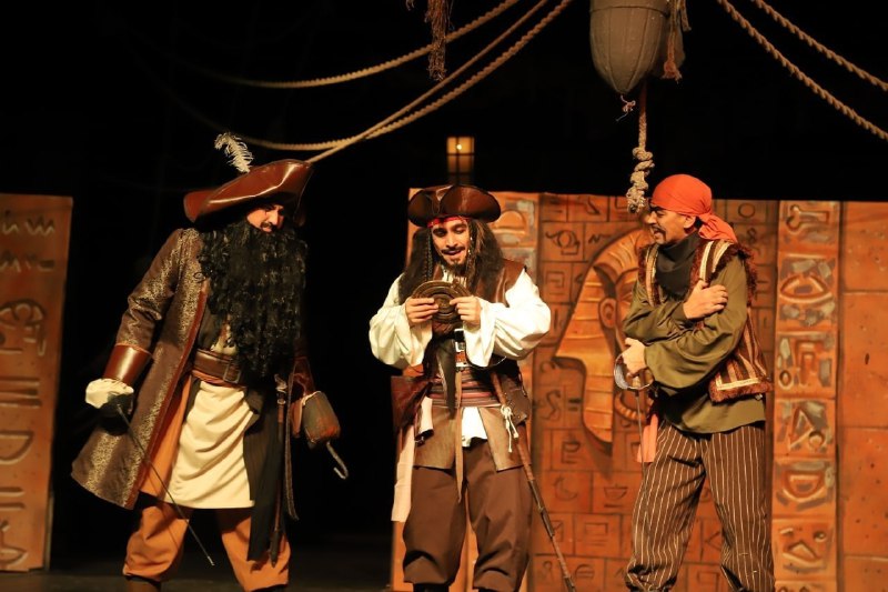 🎭 "Qora marvarid kapitani" performansı