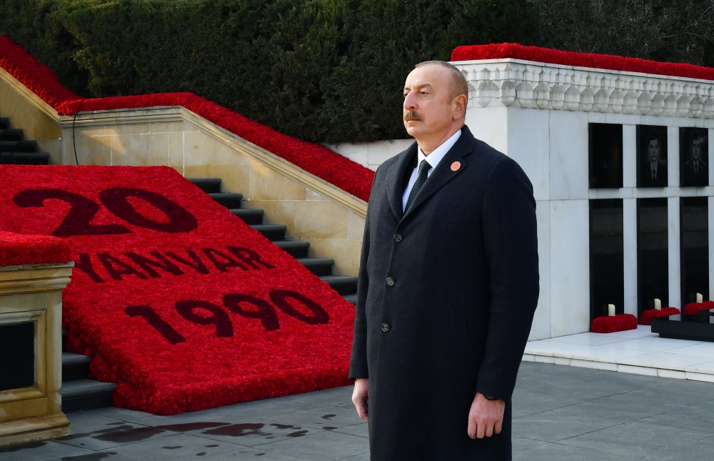 Ilham Aliyev visited Alley of Martyrs on 33rd anniversary of 20 January tragedy