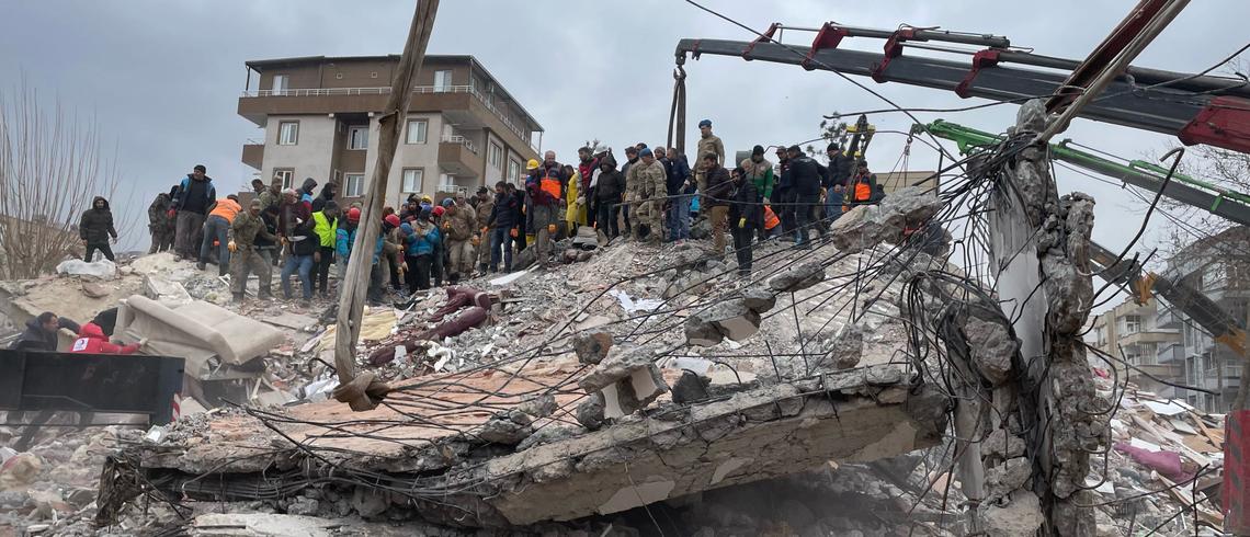 Strong quakes kill over two thousand across Türkiye, Syria