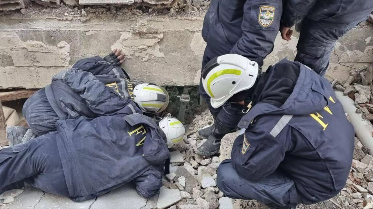 Uzbek rescuers rescued 9 people from rubble in Turkey