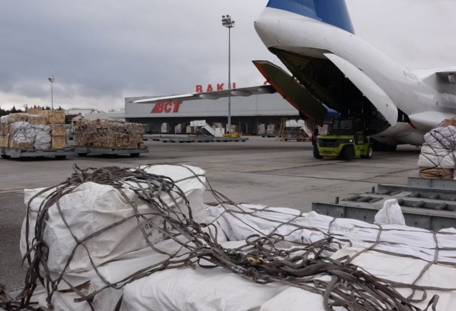 Aid sent from Azerbaijan to Turkey 