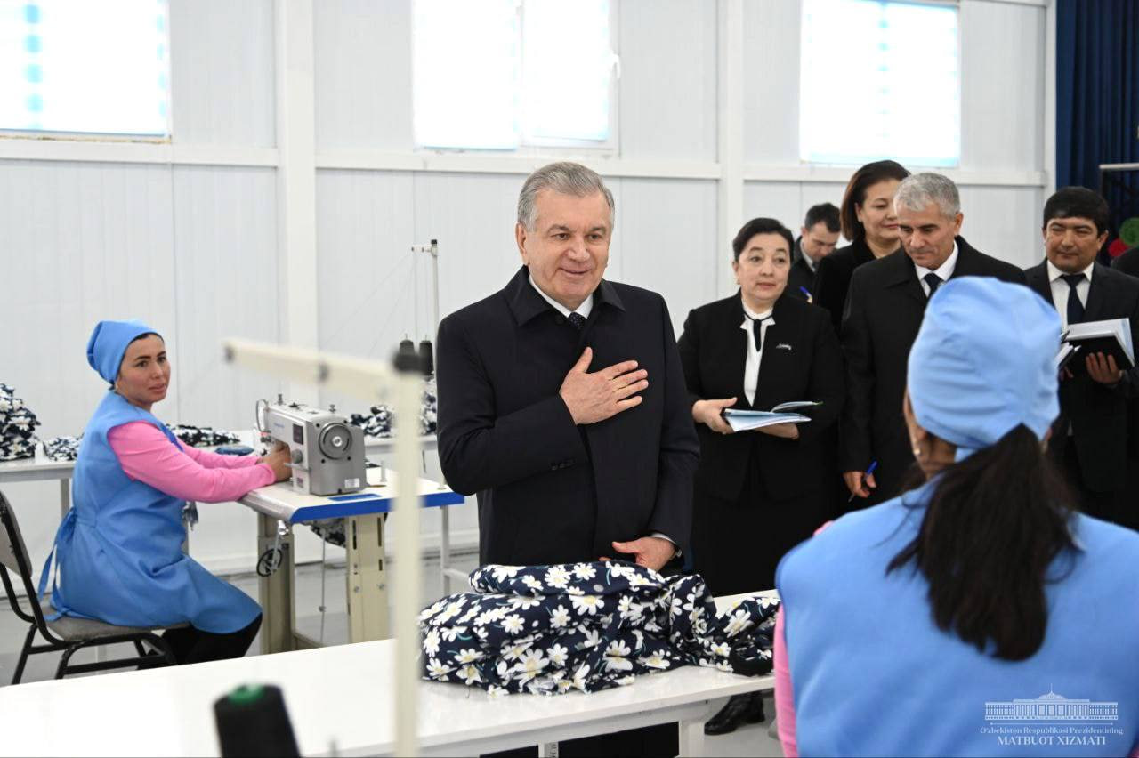 Президент посетил махаллю в Бухарском районе