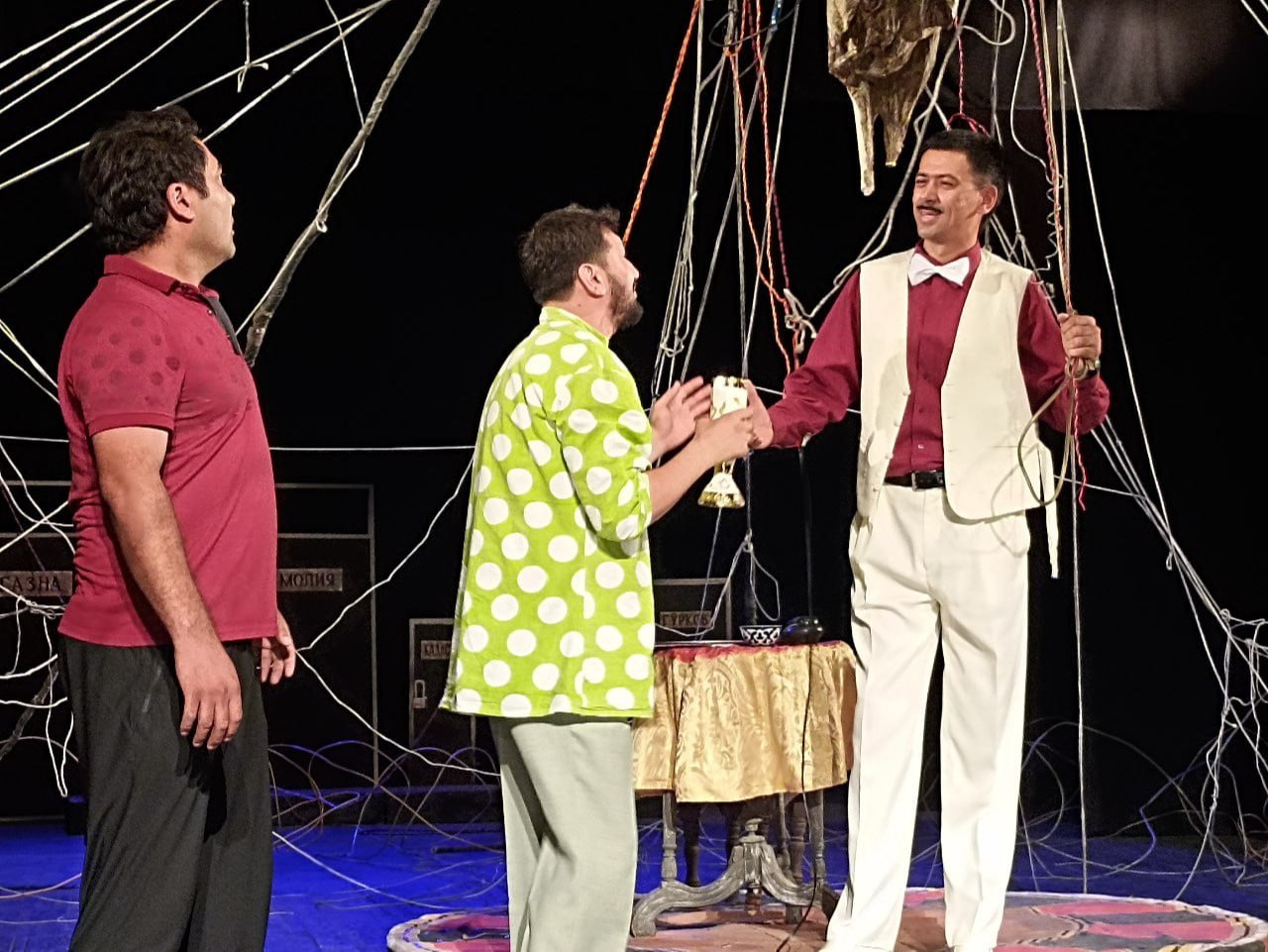 The play "The thief was hit by a robber" 