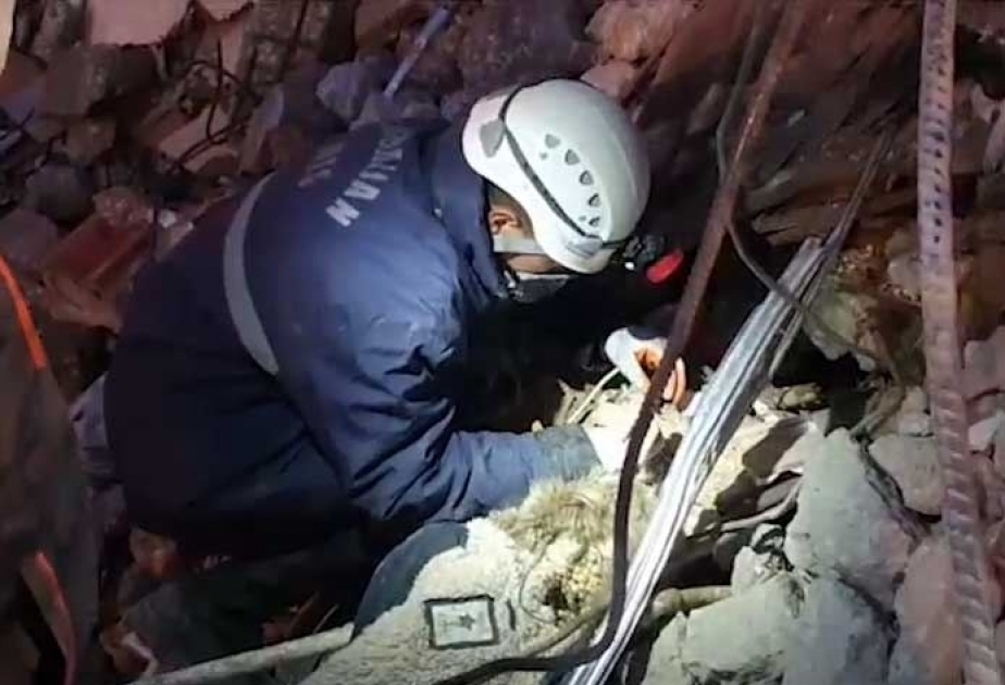 Ministry of Emergency Situations: Azerbaijani rescuers handed over gold and jewelry found under the rubble to Turkish police
