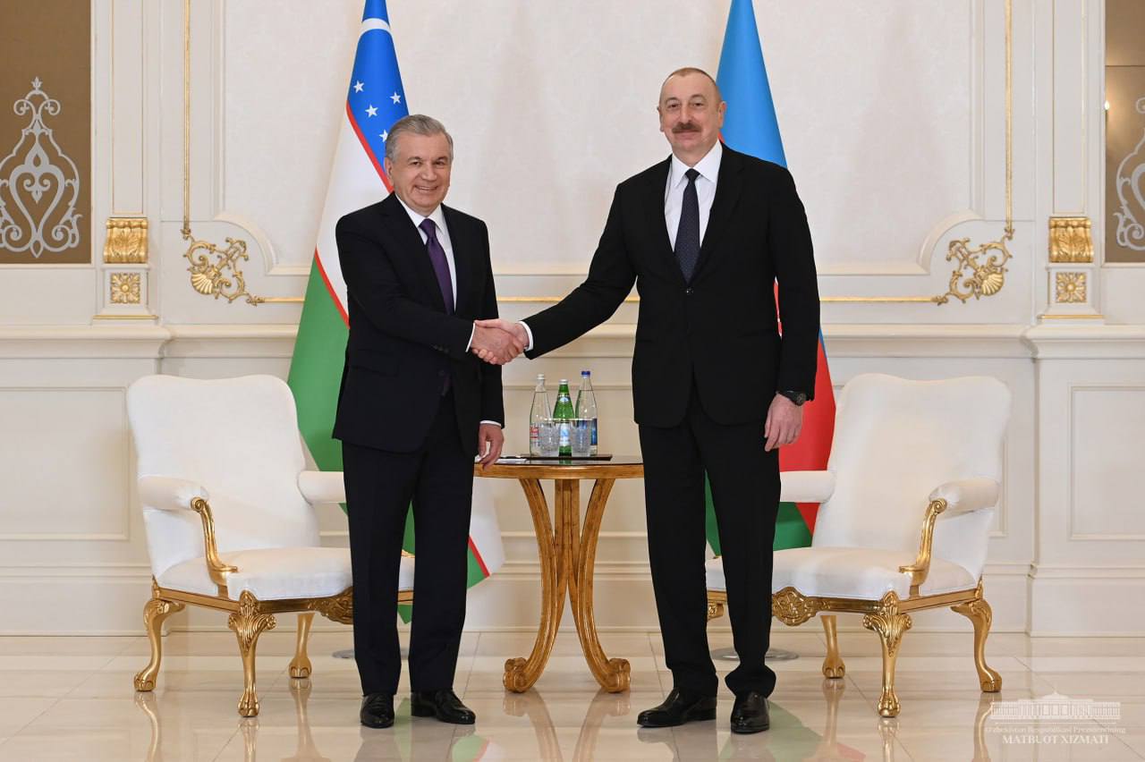Shavkat Mirziyoyev amaliy tashrif bilan Ozaybayjonga bordi