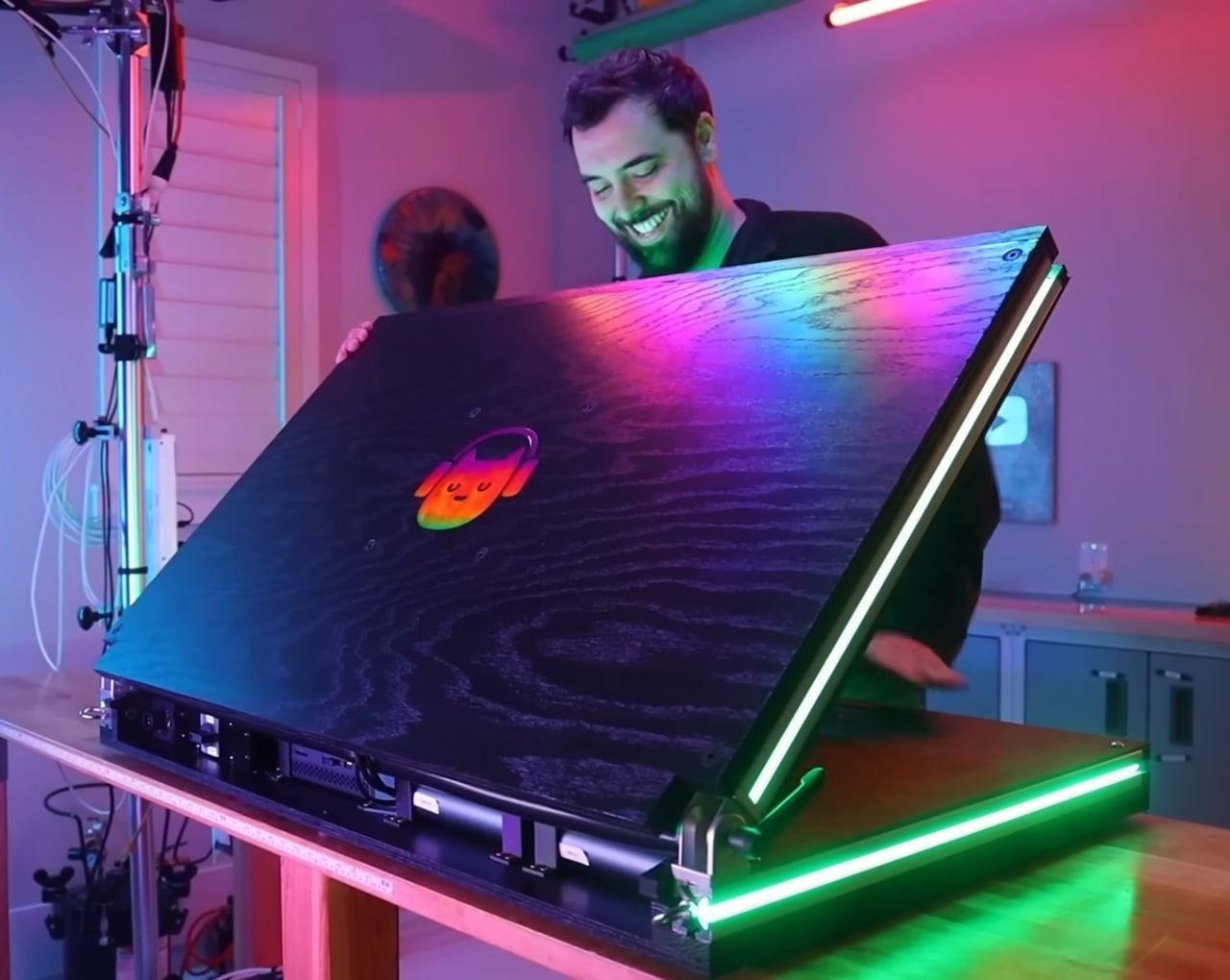 A huge 45 kg and 43 inch laptop has been created