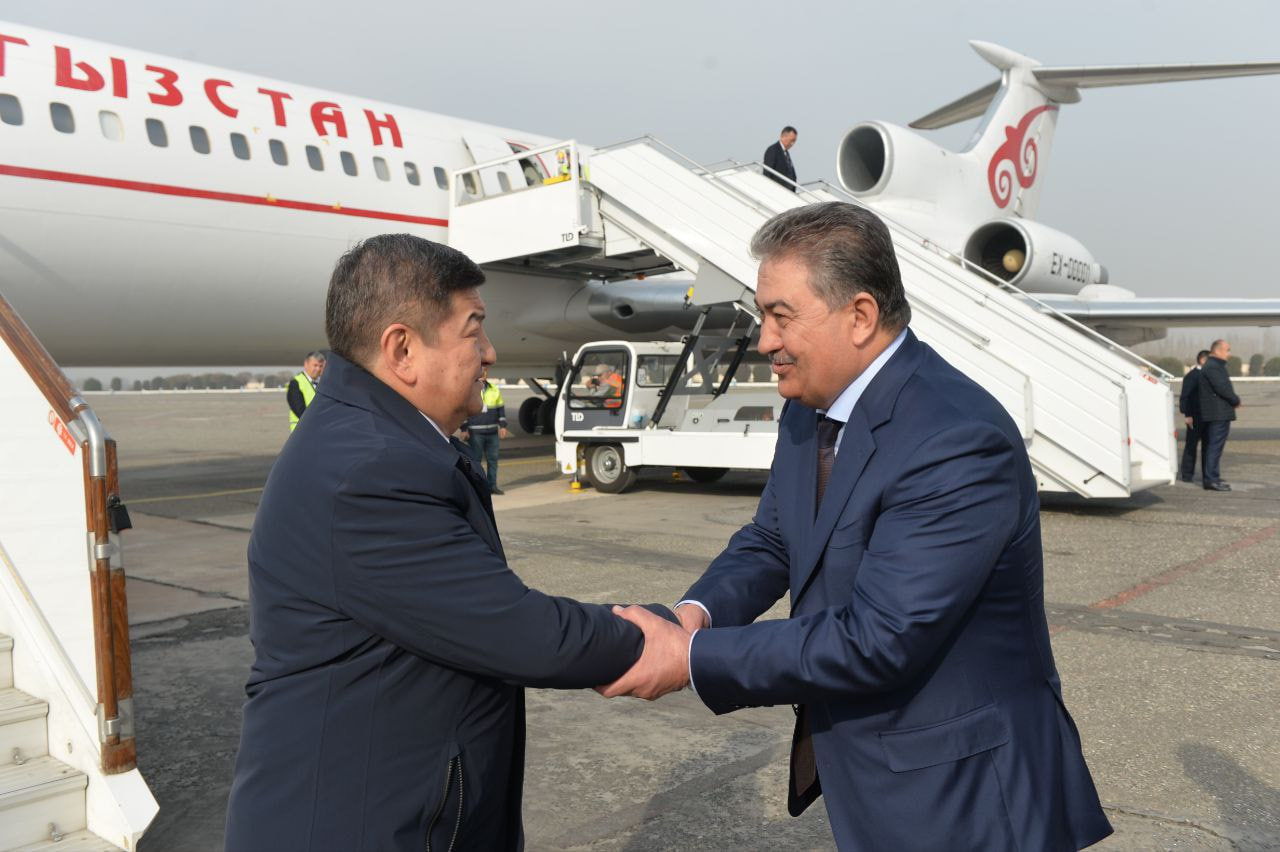 Akylbek Japarov arrives in Uzbekistan