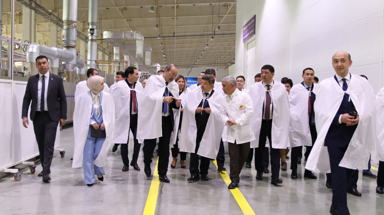 The head of the Kyrgyz government and the Prime Minister of the Republic of Uzbekistan visited the Crafers confectionery factory