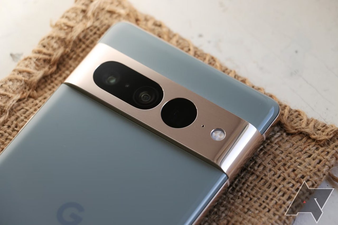 The first pictures of Google Pixel 8 Pro have been published