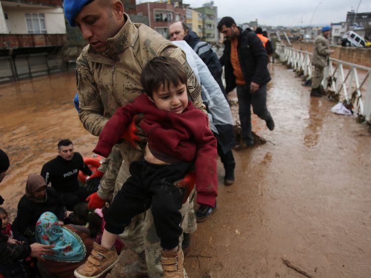 14 people were victims of flooding in an earthquake camp in Turkey