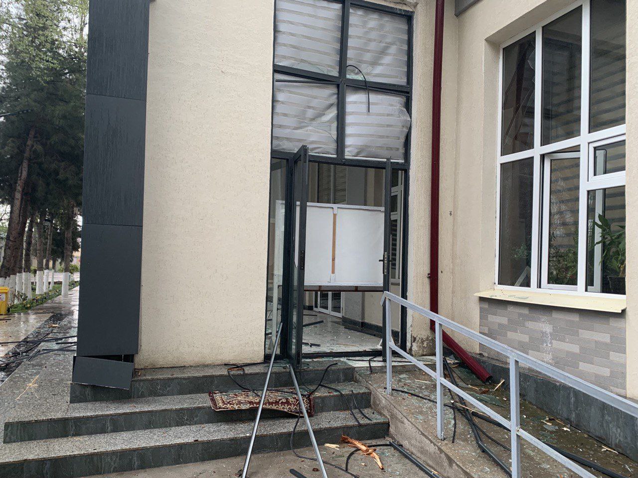 School building was damaged by lightning strikes in Tashkent