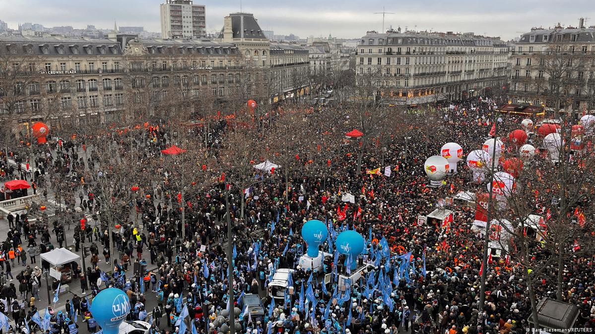 Hundreds arrested as French protests continue after government survives no-confidence vote