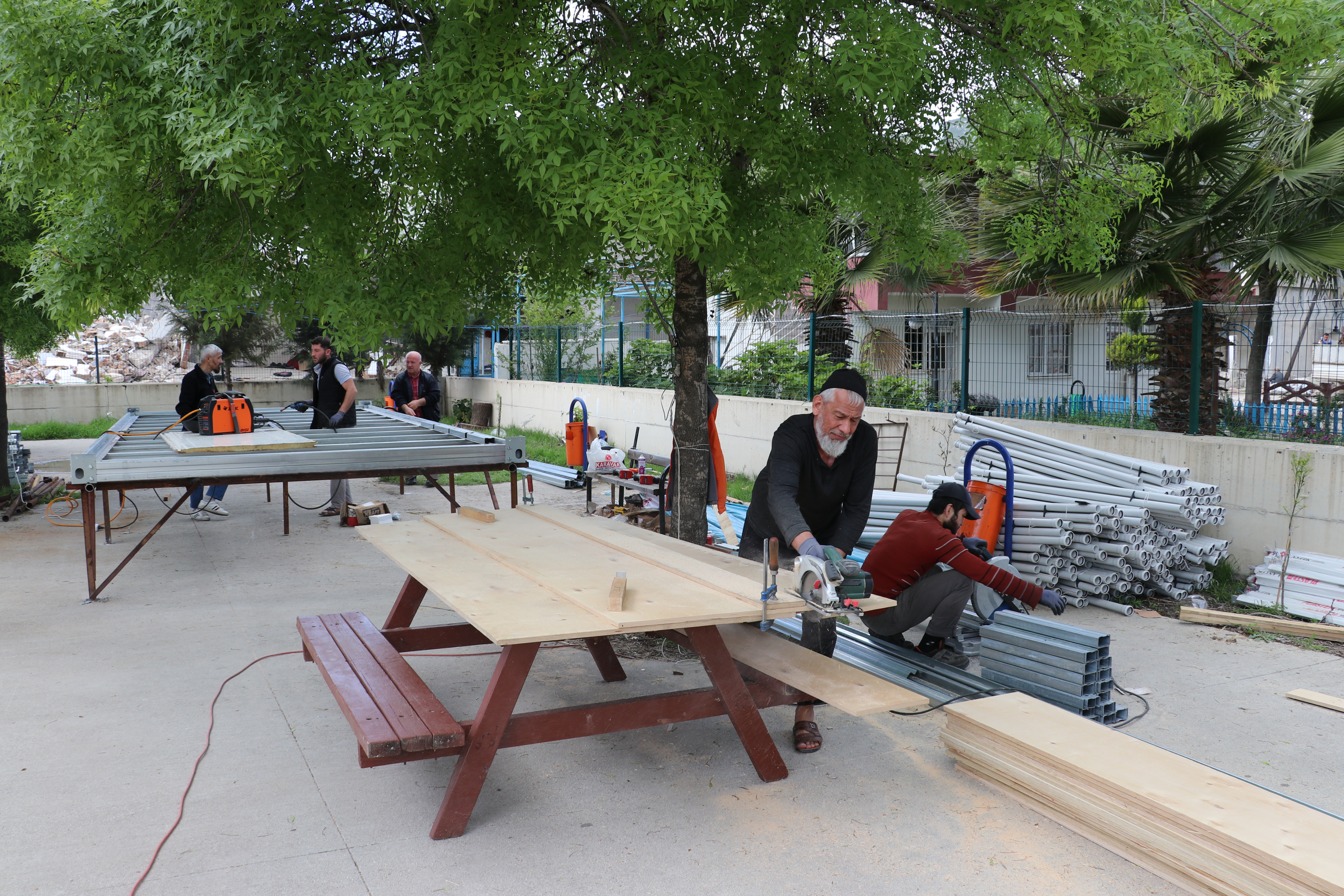 100 containers sent from Uzbekistan will be installed in Turkey for temporary housing of the homeless