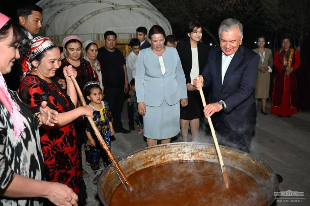 The President visits a mahalla in Nukus