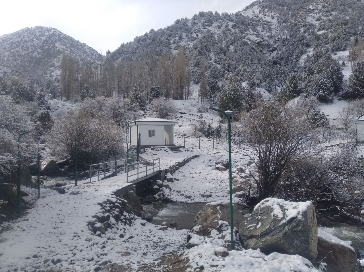 Snow fell in the mountainous villages of the settlement