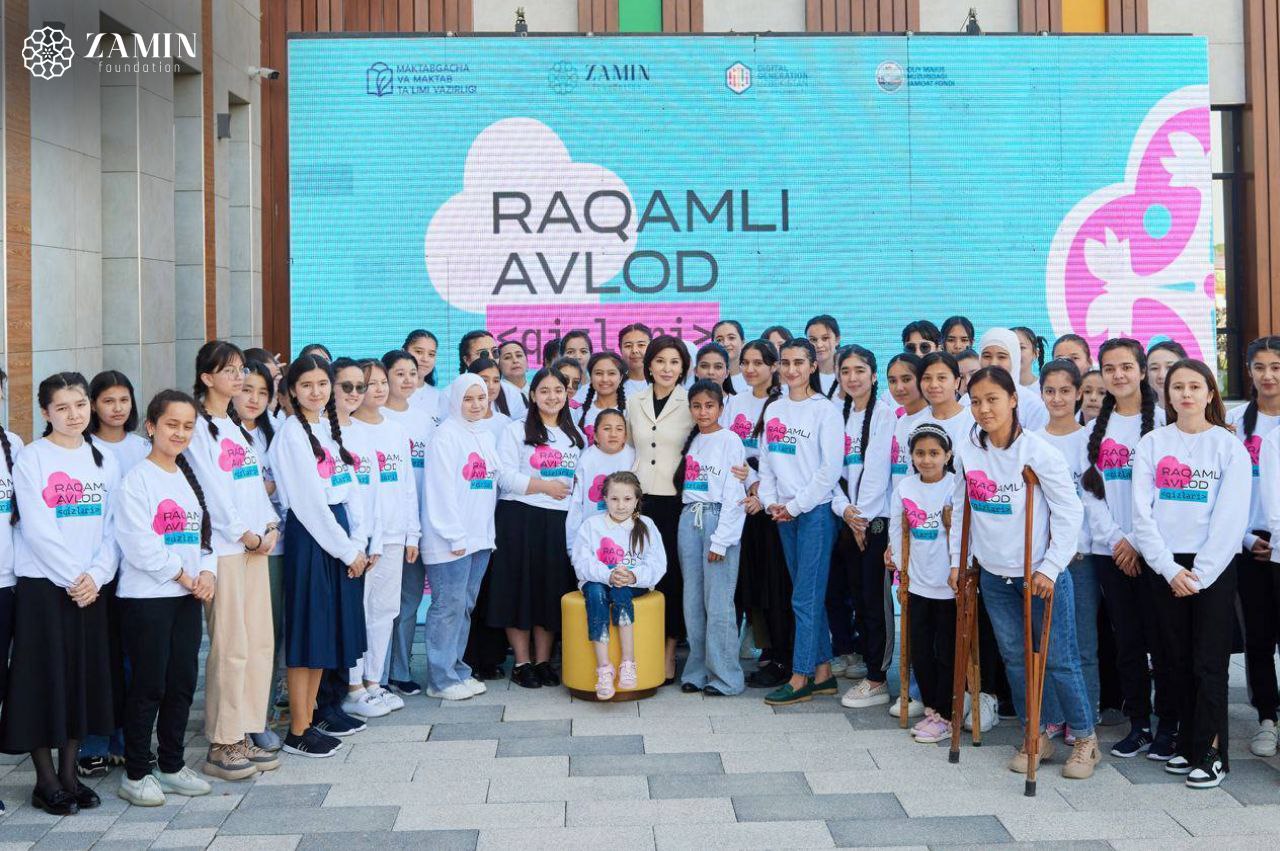 Ziroat Mirziyoyeva met children in a boarding school in Namangan