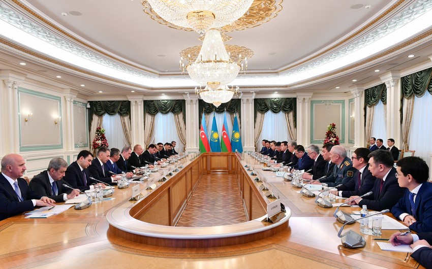 Presidents of Azerbaijan and Kazakhstan hold expanded meeting