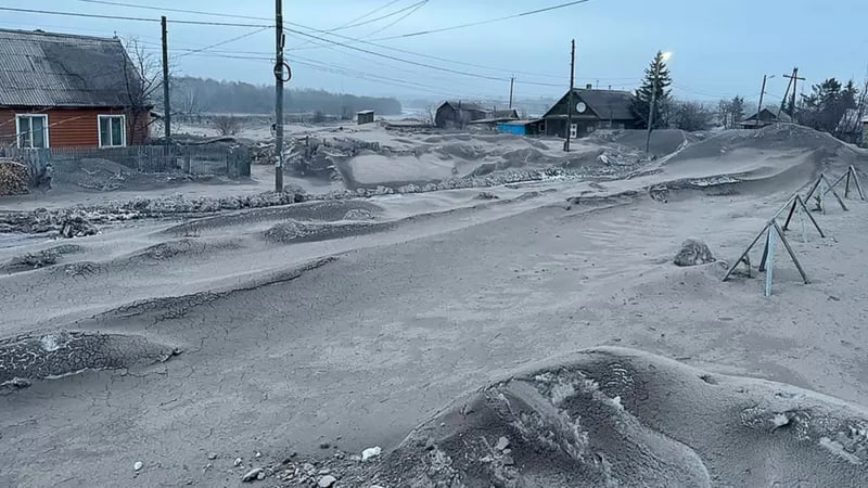 Due to the volcano, the village in Kamchatka fell under a layer of ash
