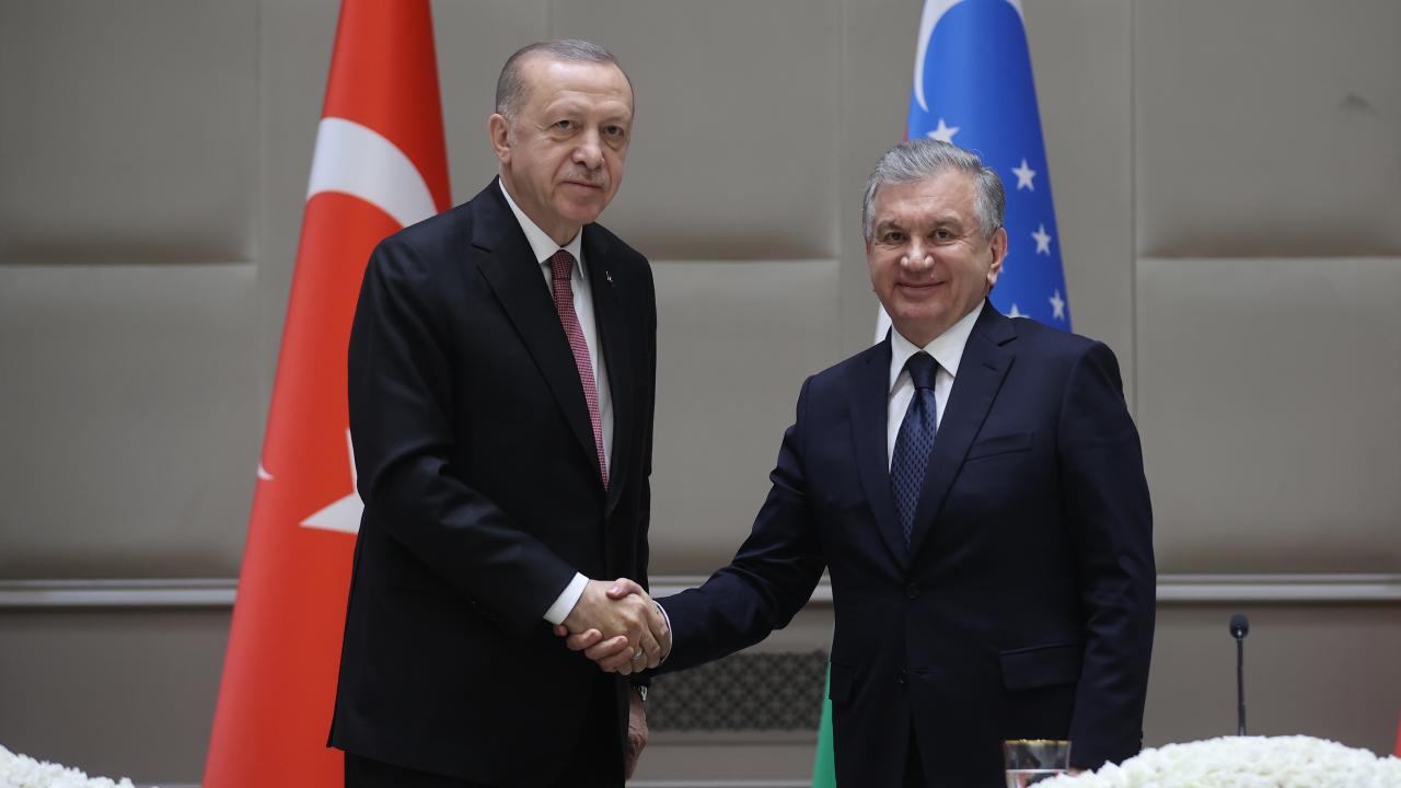 Erdogan holds phone talk with Mirziyoyev, congratuletes him on his acquisition of TOGG