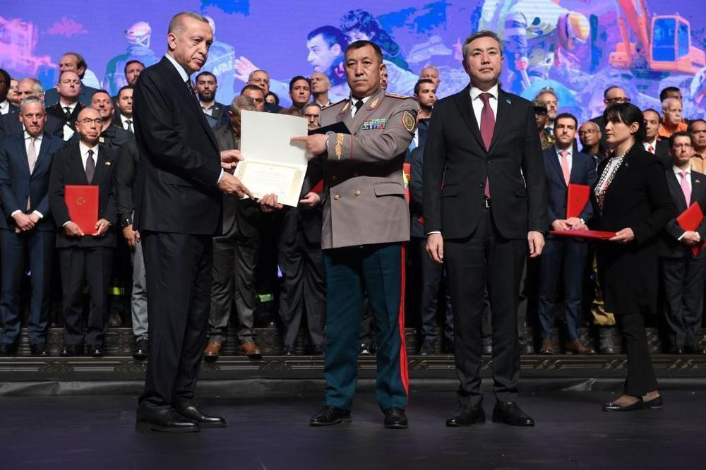 Erdogan awarded employees of the Ministry of Emergency Situations of Kazakhstan