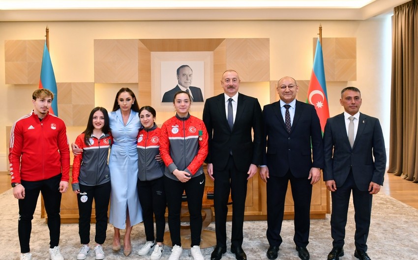 Ilham Aliyev and Mehriban Aliyeva meet with Turkish athletes who dedicated their victories to Azerbaijan