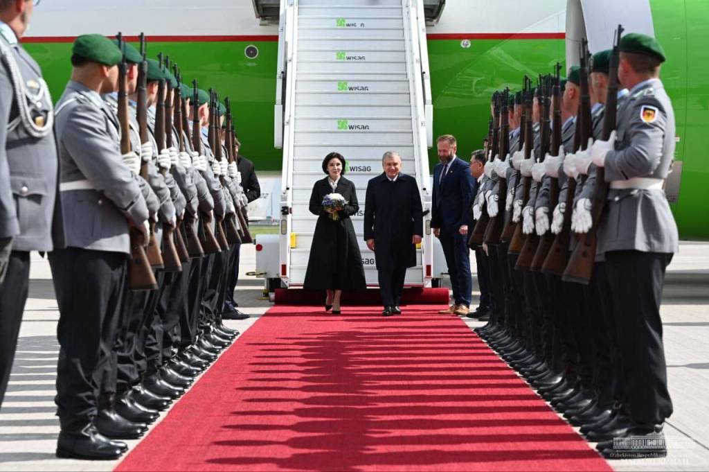 The President of Uzbekistan arrives in Germany
