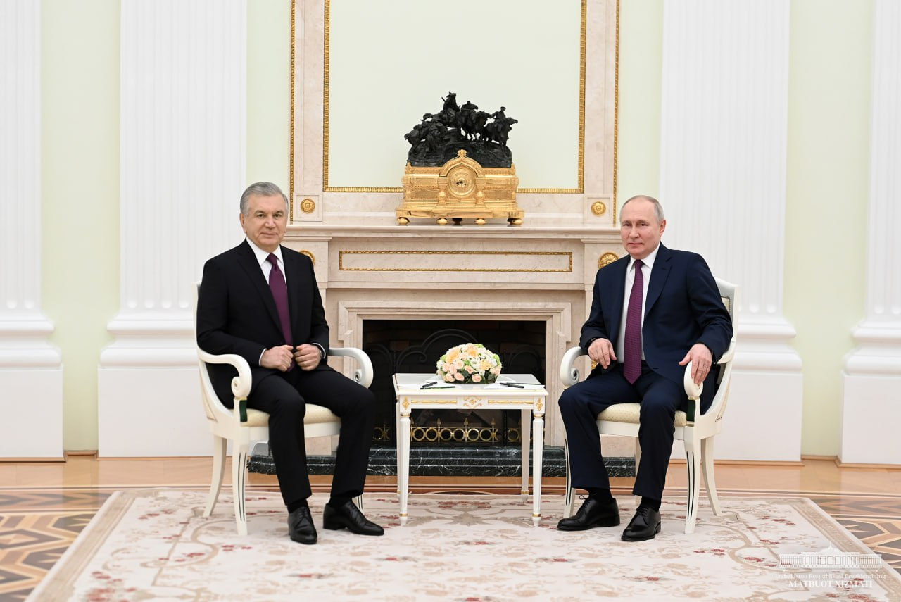 Shavkat Mirziyoyev Kremlda Vladimir Putin bilan uchrashdi