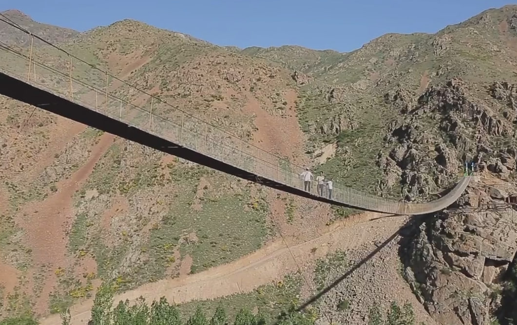 In Namangan, a "glass bridge" was built connecting the two mountains with each other