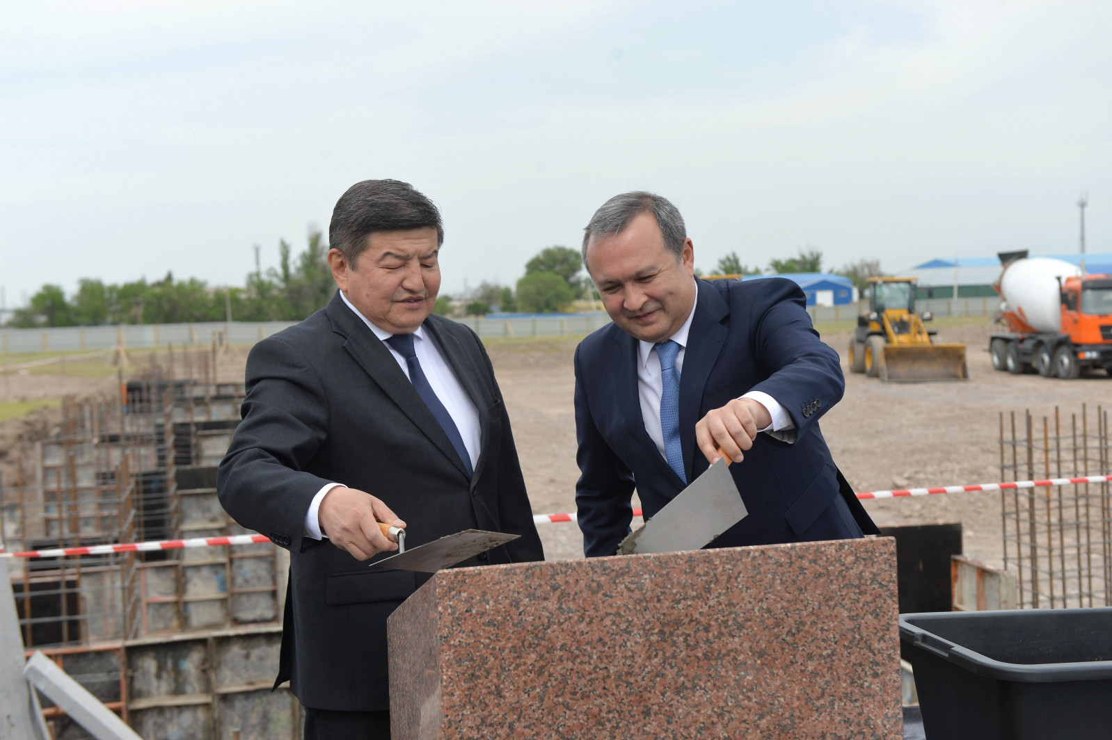 Uzbekistan and Kyrgyzstan began the construction of a new automobile plant