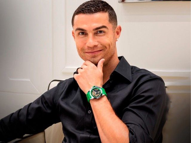 ⚡️ A businessman originally from Uzbekistan presented Ronaldo with a watch worth 1.5 billion soums