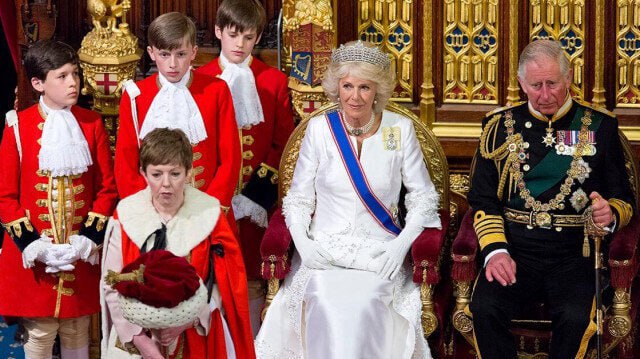 👑6-may sanasida Buyuk Britaniyada tarixiy marosim o‘tkazildi. Bu Charlz III’ning toj kiyish marosimi edi. Marosimda butun dunyodan nufuzli mehmonlar va hatto san’at sohasi vakillari ham ishtiriok etdilar. Biz esa bugun sizlar uchun marosimning eng yorqin obrazlarini taqdim etamiz.
