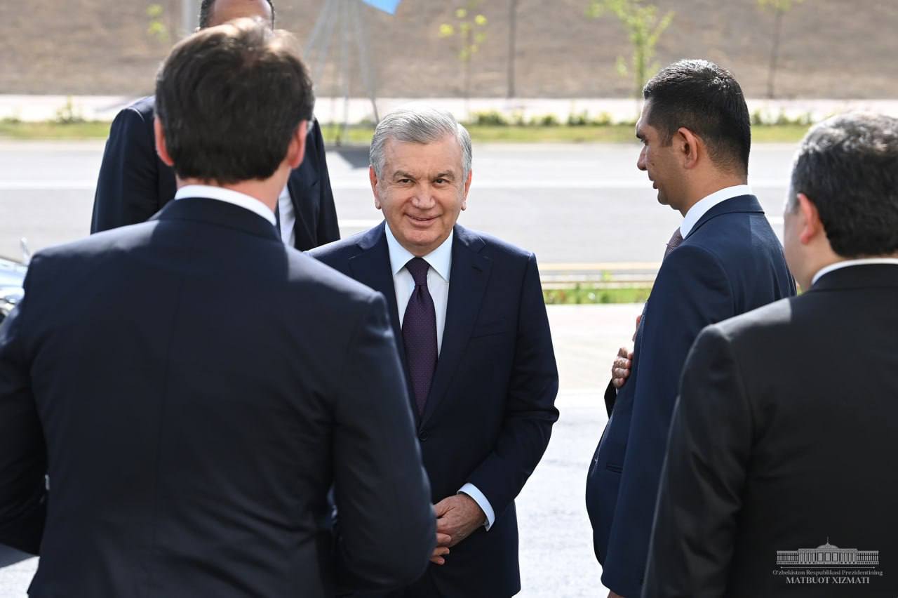 Shavkat Mirziyoyev visited the Shaikhontohur district in order to familiarize himself with the living conditions of the residents