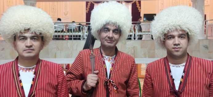 Turkmen bakhshi wins at international festival in Uzbekistan