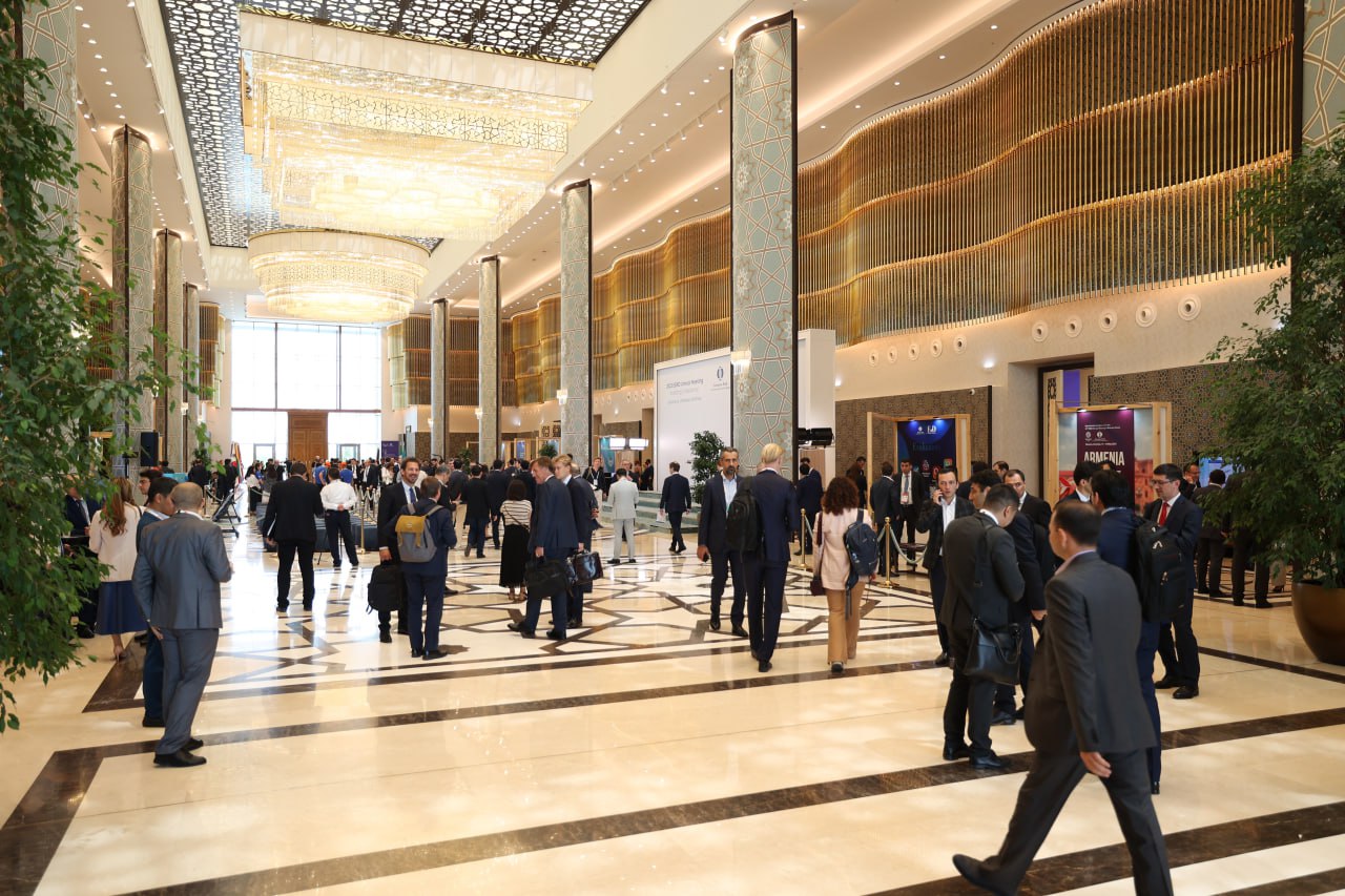 What is the significance of the meeting of the European Bank for Reconstruction and Development in Samarkand?