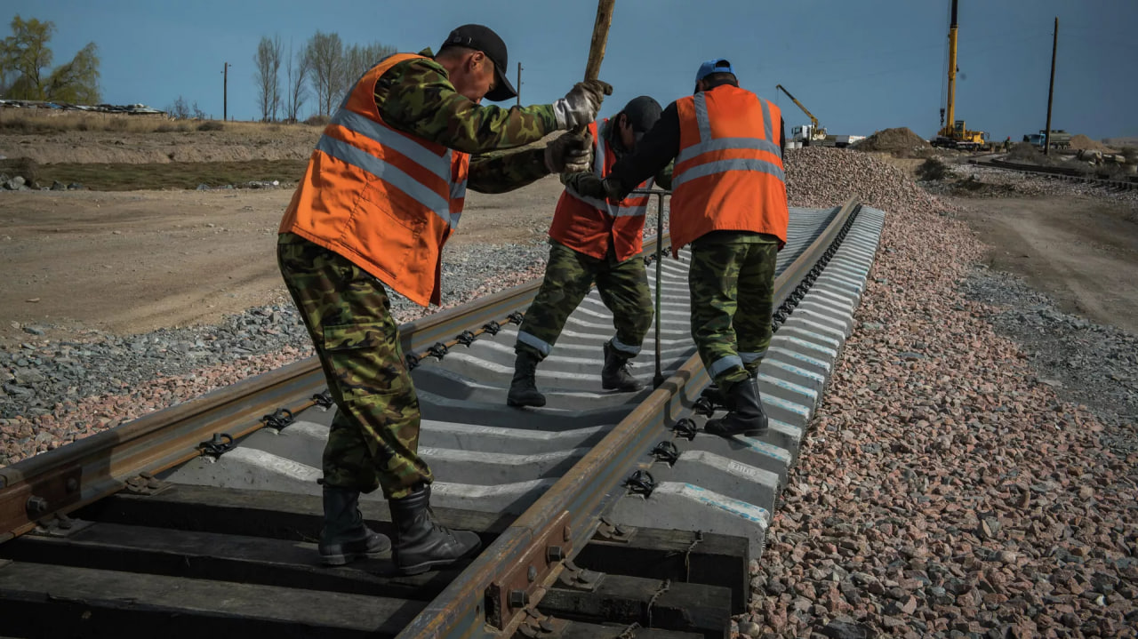 Why is it important to build a China-Kyrgyzstan-Uzbekistan railway, said S. Zhaparov