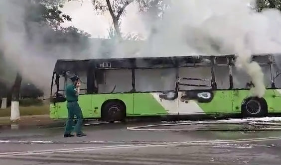 A passenger bus running in Tashkent caught fire completely