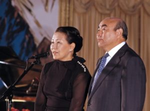 Kyrgyzstanis increasingly reminded of former presidents - RFE/RL on Akayev's visit and Bakiyev's interview