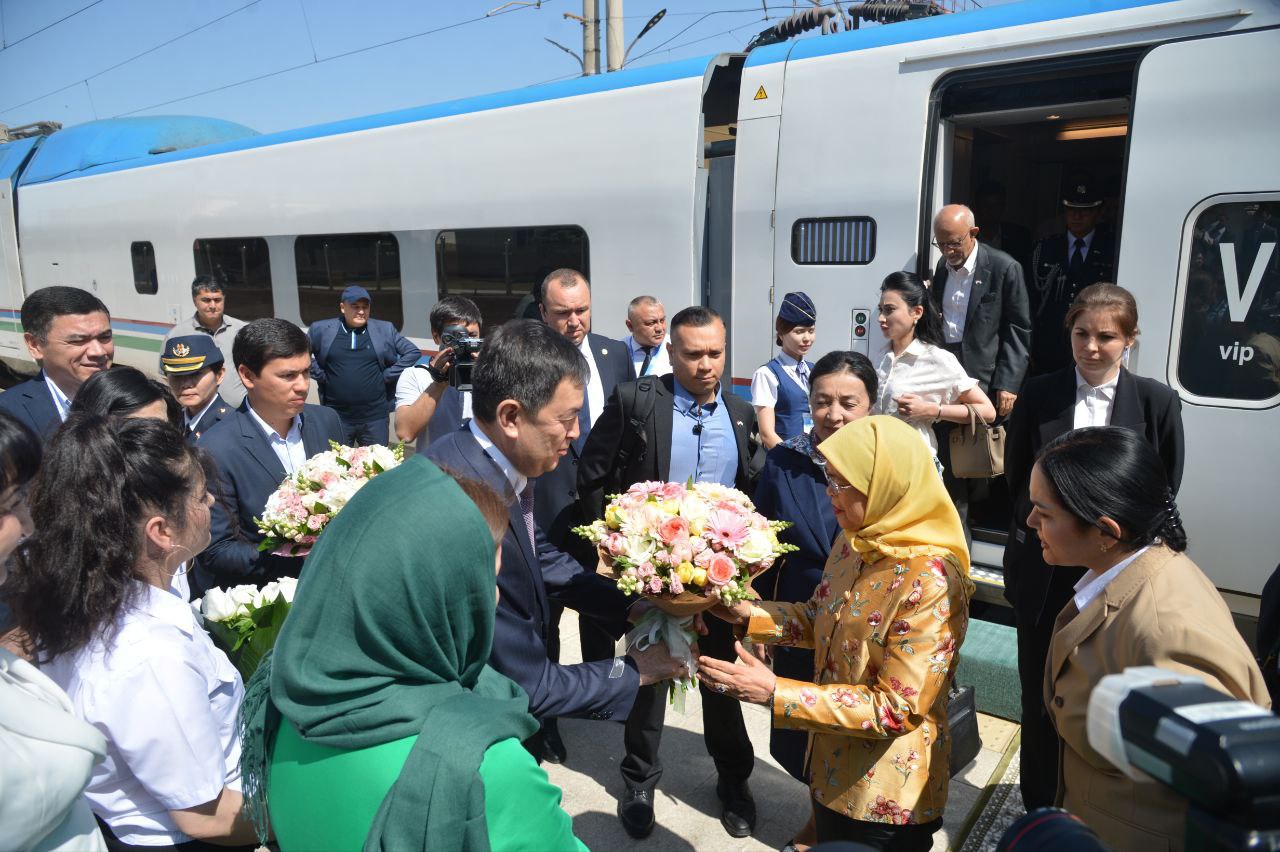 The President of Singapore arrived in Samarkand on the "Afrosiyob" train