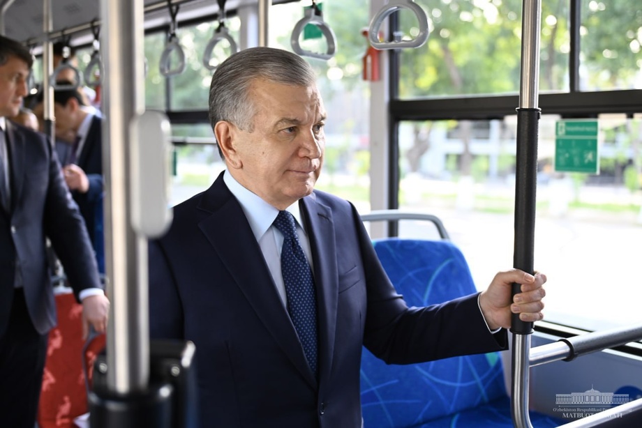 The president traveled by bus with ordinary passengers