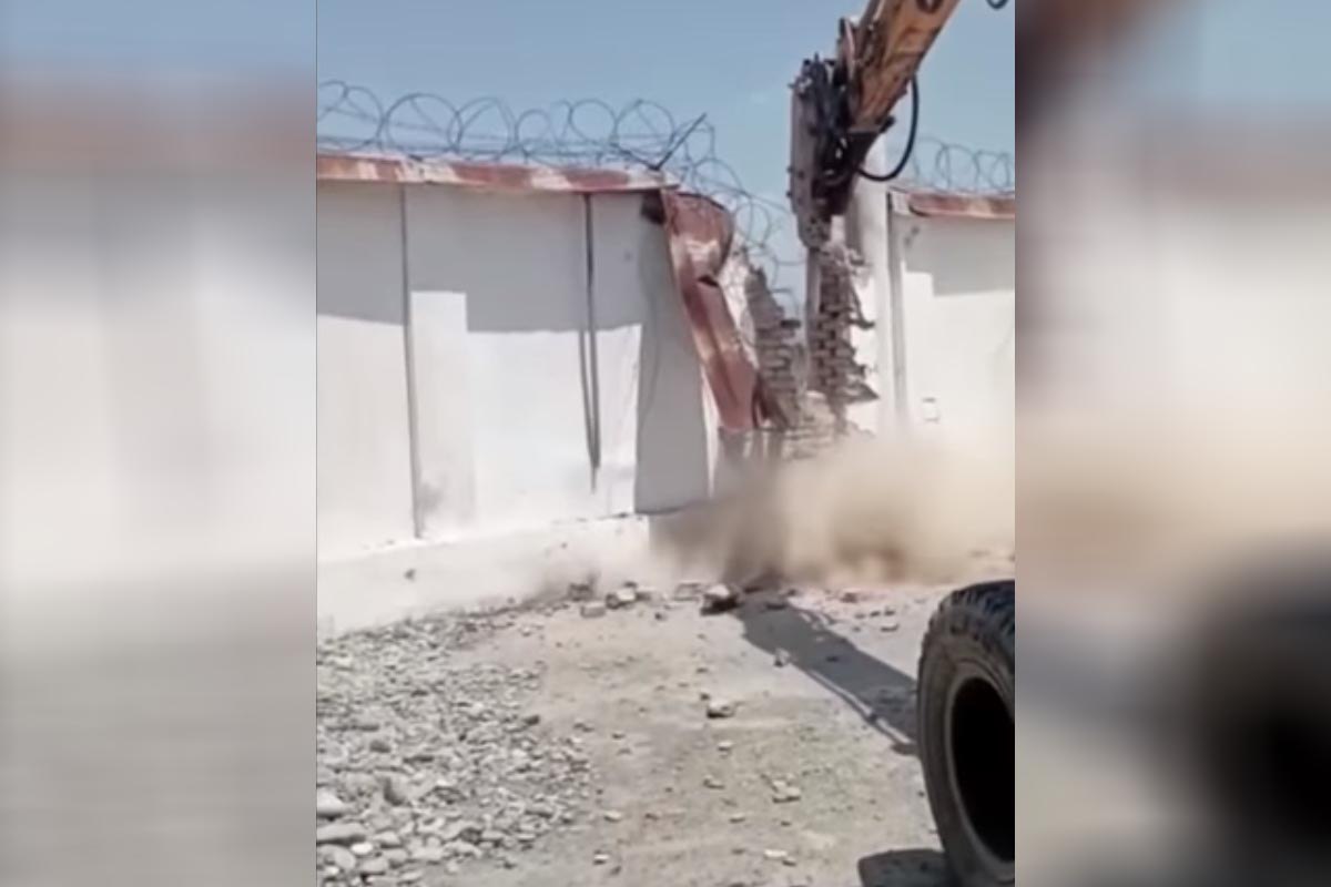 The Uzbek side demolished the wall on the border with Kyrgyzstan