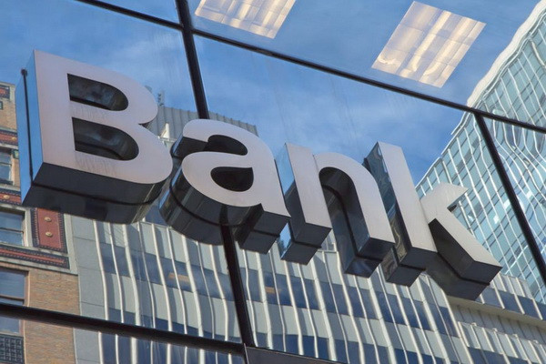 The central bank can recall the license of 8 commercial banks