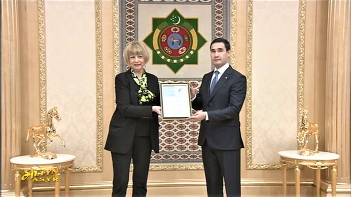 The OSCE Secretary General presented certificates to the head of Turkmenistan about the city of Arkadag and the port of Turkmenbashi