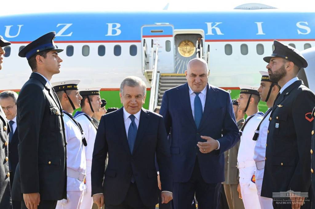 The President of Uzbekistan arrives in Italy