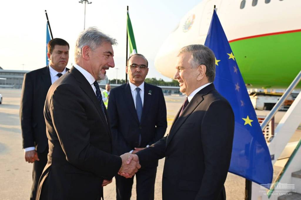 The President of Uzbekistan arrives in Milan