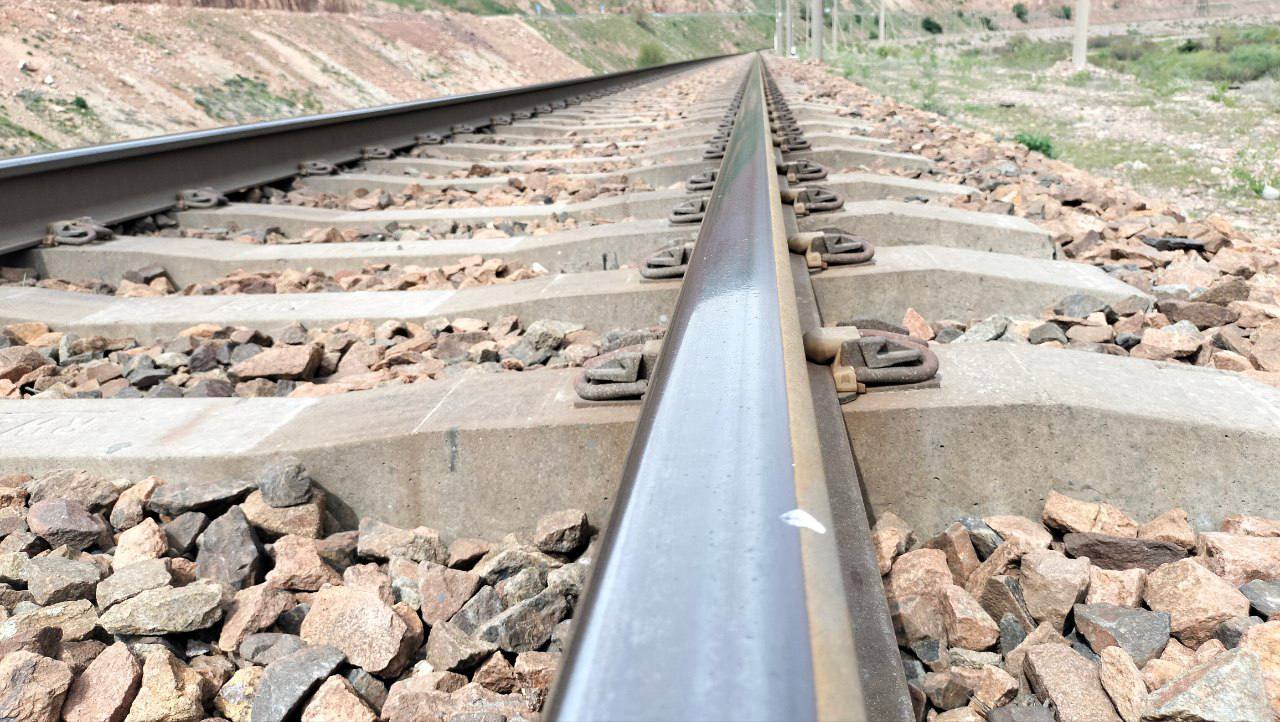 In Ferghana, a woman who saved a 7-year-old boy and did not manage to escape was run over by a train