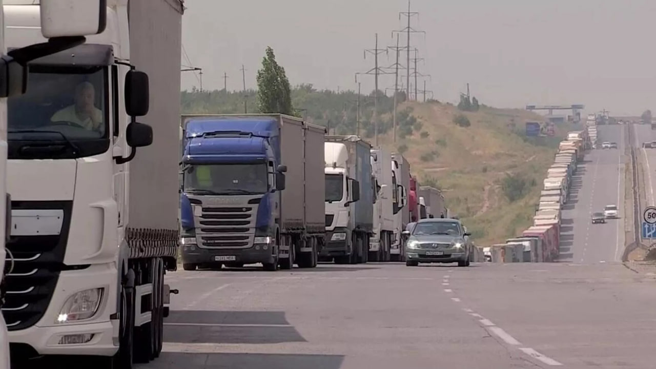 On the border of Kazakhstan with Uzbekistan, a turnstile queue appeared