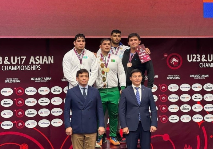 Turkmen wrestler wins gold medal at Asian Championship
