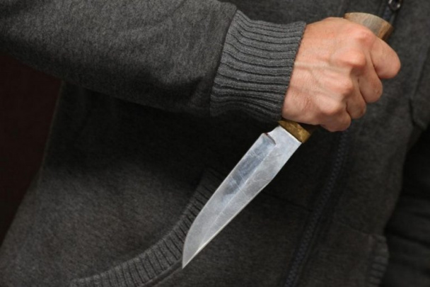 In the Tashkent region, the inspector was stabbed during the service