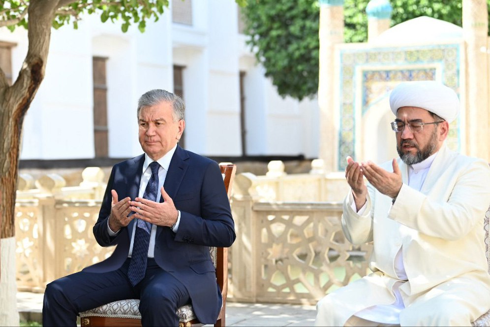 Shavkat Mirziyoyev visited Bahauddin Naqshband mausoleum