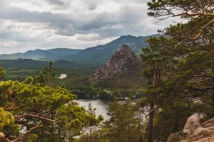 The price of hotels and resorts in Kazakhstan is 27%.